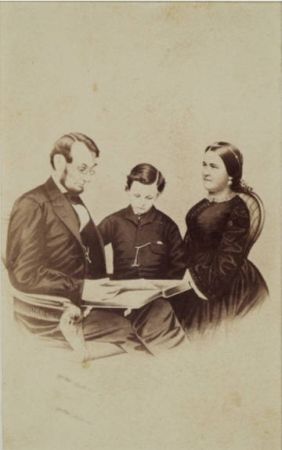 lincoln-home.jpg (282x450; 15 KBytes)